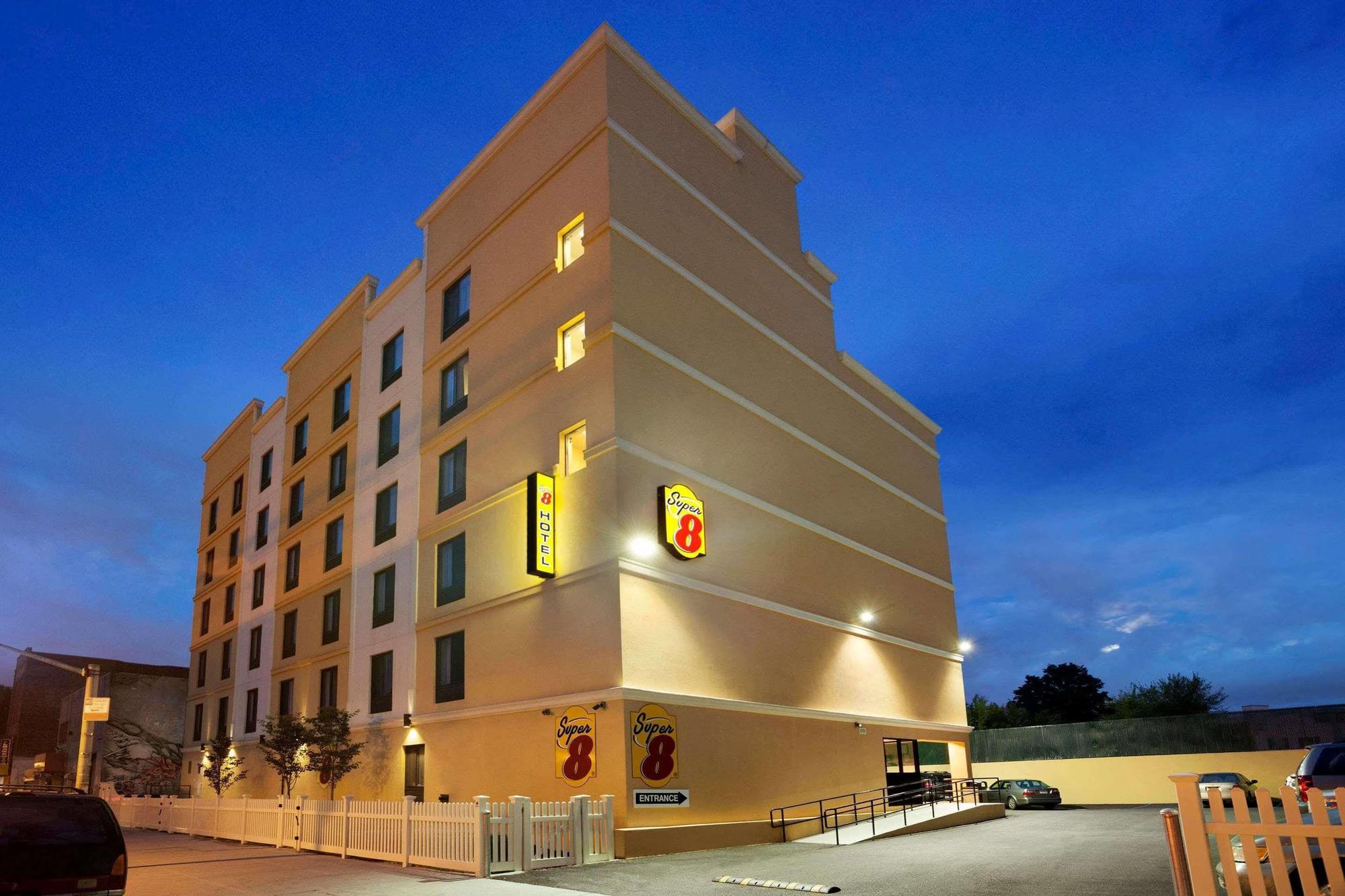 Super 8 Bronx Hotel New York Exterior foto